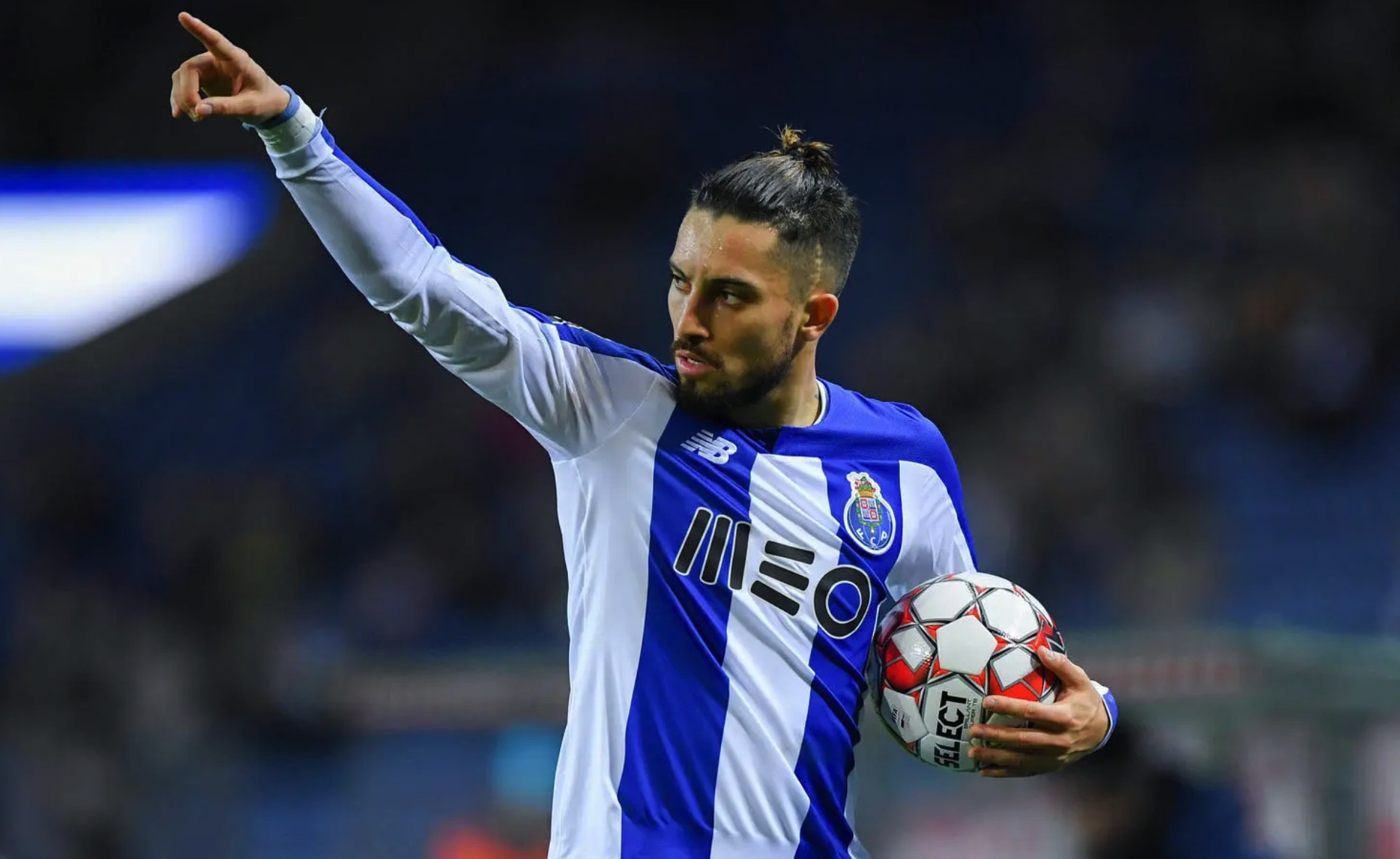 谢震业复出首秀出彩,波尔图主场惊险曼联,豪取11连胜 谢震业复出首秀出彩,波尔图主场惊险曼联,豪取11连胜